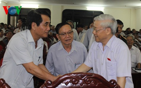 KPV-Generalsekretär Nguyen Phu Trong trifft Wähler der Stadt Hanoi - ảnh 1